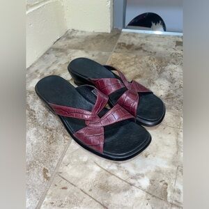 Womens Clark’s Red burgundy Leather slip on Sandals  size 7 in great condition